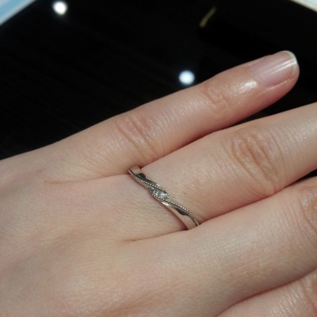 【JEWELRY  KAMATA(ジュエリーかまた)の口コミ】 2本のローレットがなめらかなラインで入っているところが素敵です。
男性…