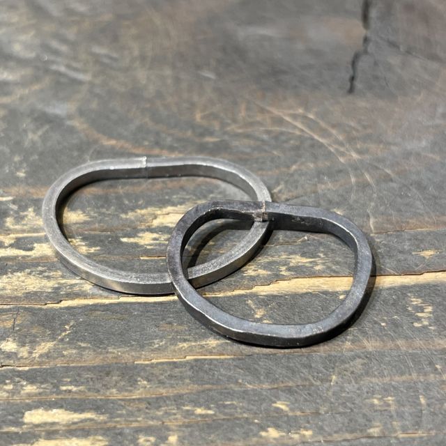 【鎌倉彫金工房の口コミ】 男女ともに1.5mmの細身デザインを選択し、
ホワイトゴールドとピンクゴー…