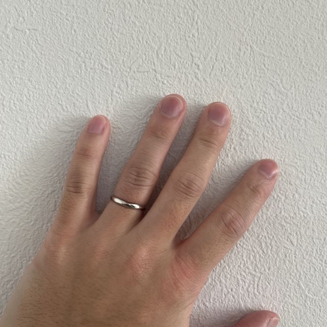 【銀座ダイヤモンドシライシの口コミ】 シンプルなプラチナのリングです。ウェーブが入っているのでシンプルすぎ…