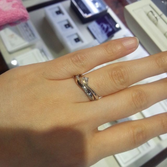 【俄(にわか)の口コミ】 分かりづらいですが、キラキラの部分が両サイド上下に入っています。
自分…