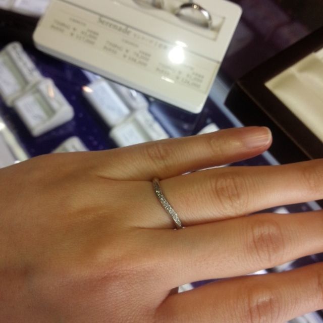 【LUCIE(ルシエ)の口コミ】 流れるような石のラインが絶妙！全体的にキラキラしているんですが、それ…