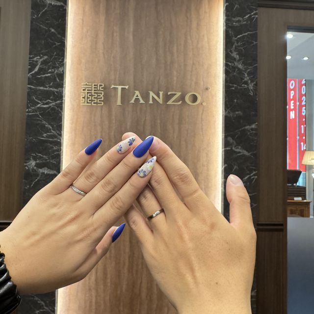 【TANZO.(鍛造指輪)の口コミ】 シンプルな中に一石のダイヤ、そして妻の指輪は9つとゴージャスに、丈夫で…