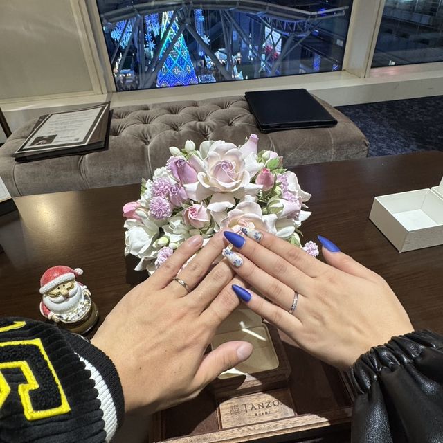 【TANZO.(鍛造指輪)の口コミ】 夫は1石のダイヤ、私は9石のダイヤをいれました。
ダイヤのきらきらする輝…