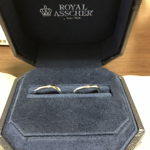 【ROYAL ASSCHER(ロイヤル・アッシャー)の口コミ】 何店舗も見て回りました。候補もたくさんありました。エンゲージが派手な…