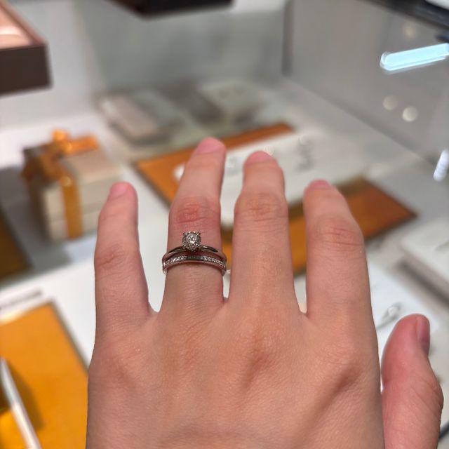 【ブルガリ(BVLGARI)の口コミ】 ローマアモールシリーズの1粒ダイヤの指輪です。ローマアモールシリーズの…