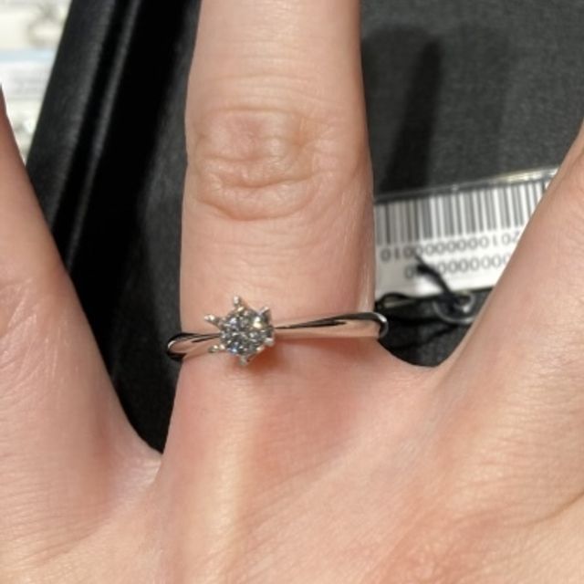 【エクセルコダイヤモンド(EXELCO DIAMOND)の口コミ】 普段使いにできるような、シンプルで傷が付きにくく目立たないものを探し…