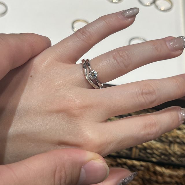 【杢目金屋(もくめがねや)の口コミ】 洗練されたデザインで着け心地もとても良かったです。2人で作る指輪という…