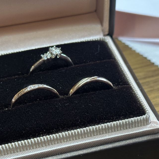 【アイプリモ(I-PRIMO)の口コミ】 付け心地がよく普段使いしやすいデザインを選びました。ウェーブの形にな…