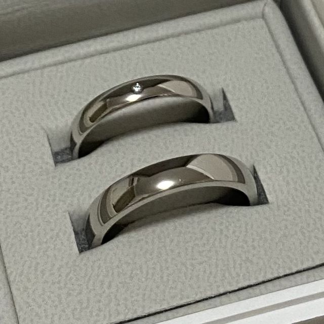 【NIESSING(ニーシング)の口コミ】 シルバーのストレートはこだわりました。
少し太くしたのでダイヤが小ぶり…