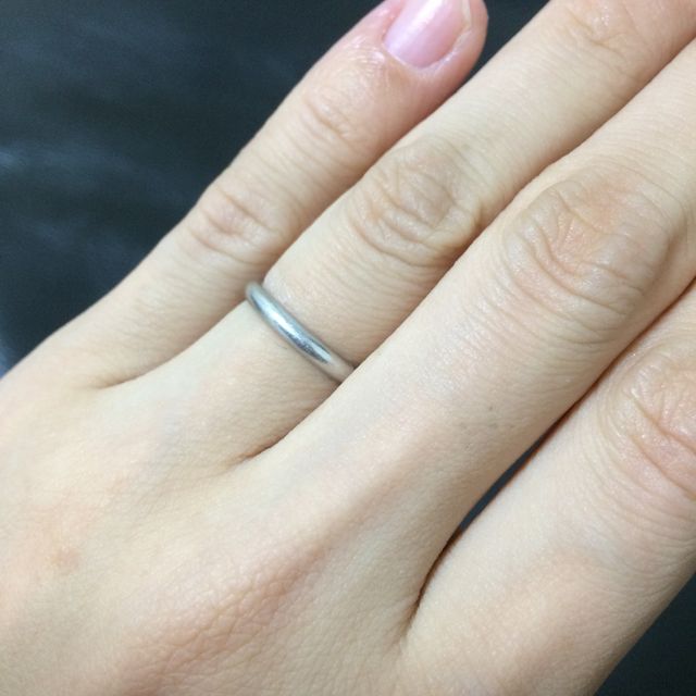 【カルティエ(Cartier)の口コミ】 購入以前より、指輪はシンプルなものがいいと彼と決めており、宝石が入っ…