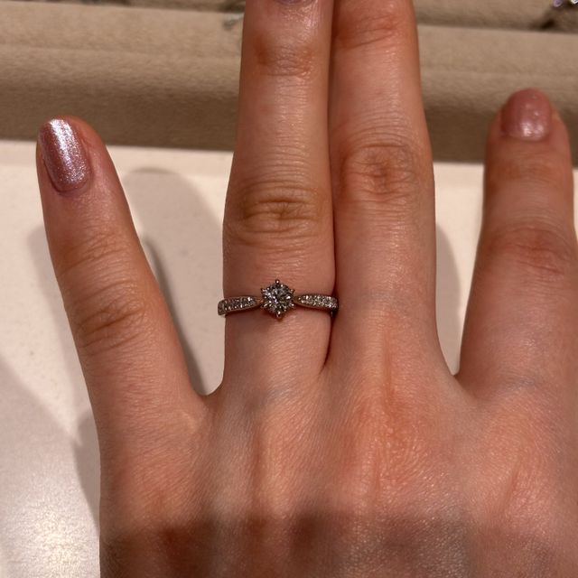 【BRILLIANCE+(ブリリアンスプラス)の口コミ】 エタニティタイプが気になっていたので1番の候補でした。
やはり華やかさ…