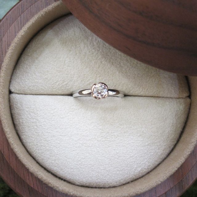 【COLANY(コラニー)の口コミ】 バラをモチーフにしたデザインが可愛らしくてとても気に入りました。全て…