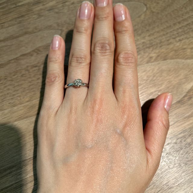 【COLANY(コラニー)の口コミ】 バラをモチーフにしたデザインが可愛らしくてとても気に入りました。全て…