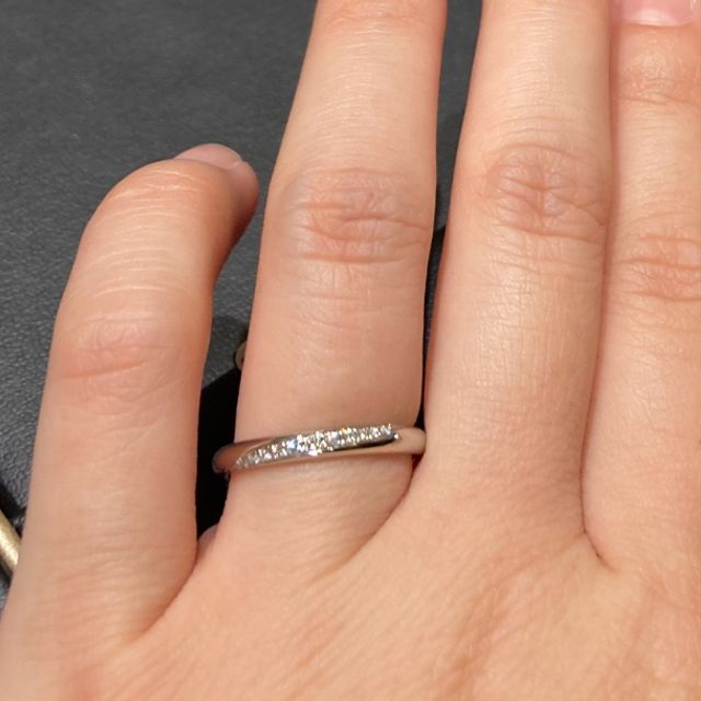 【ラザール ダイヤモンド(LAZARE DIAMOND)の口コミ】 結婚指輪を探し始めてすぐに見つけて、デザインに一目惚れしました。実店…