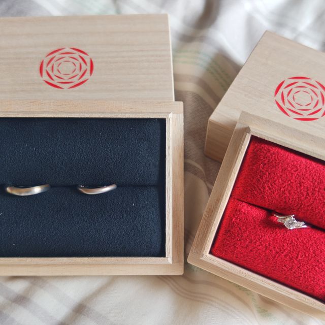 【出雲結(いずもゆい)の口コミ】 プラチナにゴールドが挟まれててシンプルなのにシンプル過ぎないところが…