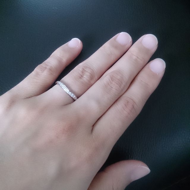 【俄(にわか)の口コミ】 30代ということもあり、シンプルで王道の指輪を探していました。婚約指輪…