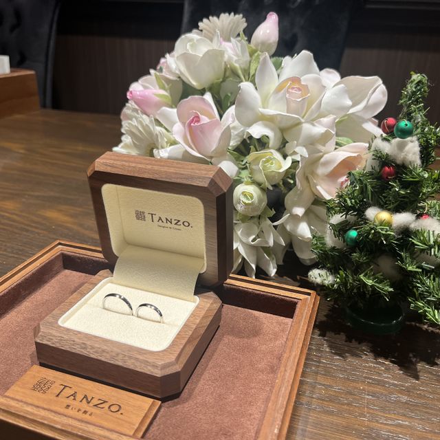 【TANZO.(鍛造指輪)の口コミ】 デザイン、幅、素材、表面加工などフルオーダーできるので、自分たちに合…