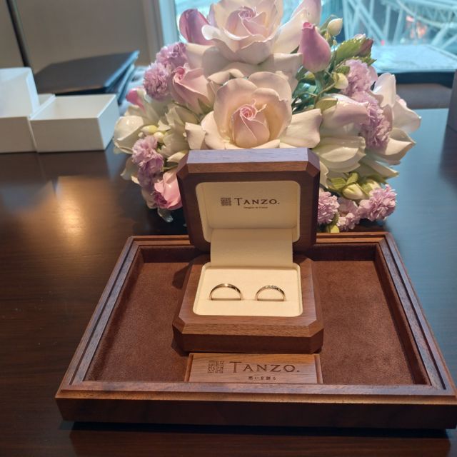 【TANZO.(鍛造指輪)の口コミ】 表面加工の種類、場所を好みにでき、自分だけの指輪を作れました。入籍指…