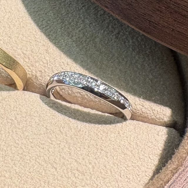 【COLANY(コラニー)の口コミ】 他にないデザインでオリジナリティがあります。
綺麗で自然なカーブを描い…