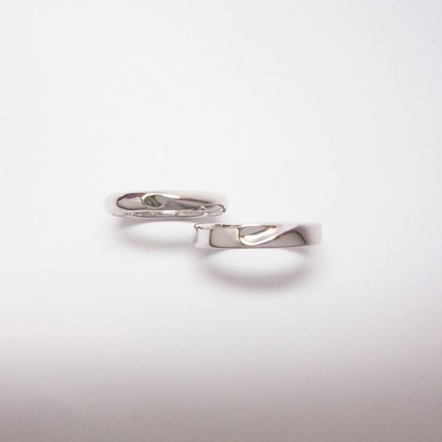 【タカセマイリングスタジオ(TAKASE MY RING STUDIO)の口コミ】 他にはない世界でひとつの指輪ということに惹かれて購入しました。
デザイ…