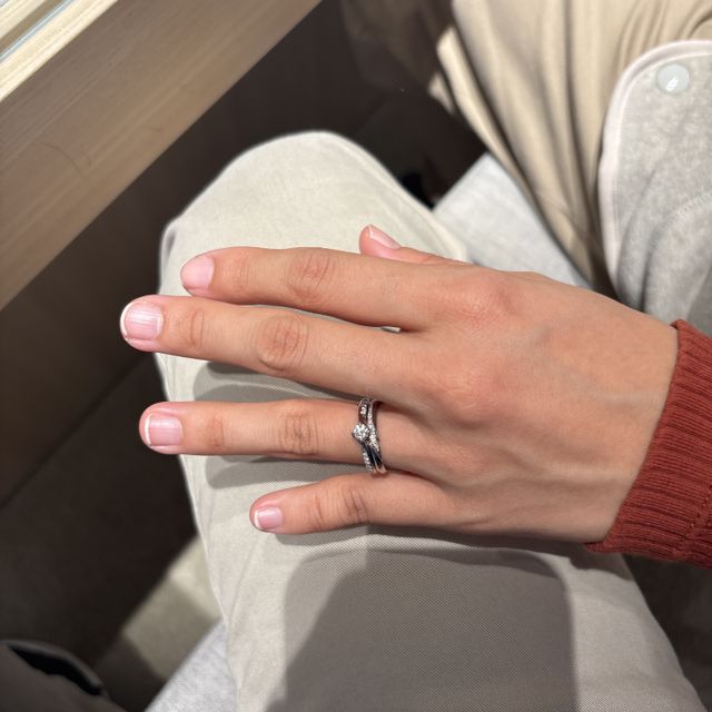 【銀座ダイヤモンドシライシの口コミ】 ダイヤモンドシライシ「エナクロノス」結婚指輪の感想
「ふたりの時間を刻…