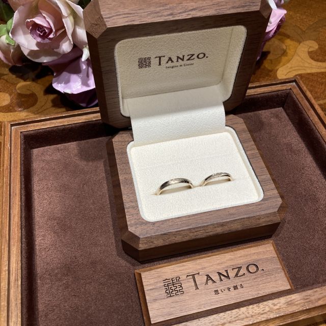 【TANZO.(鍛造指輪)の口コミ】 指輪のデザインと指輪のカラーがポイントです。他のお店ではあまりなかっ…