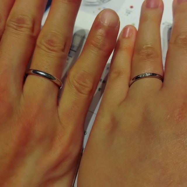 【銀座ダイヤモンドシライシの口コミ】 丸みのあるシンプルなデザインの指輪です。加工などもしてません。優しい…