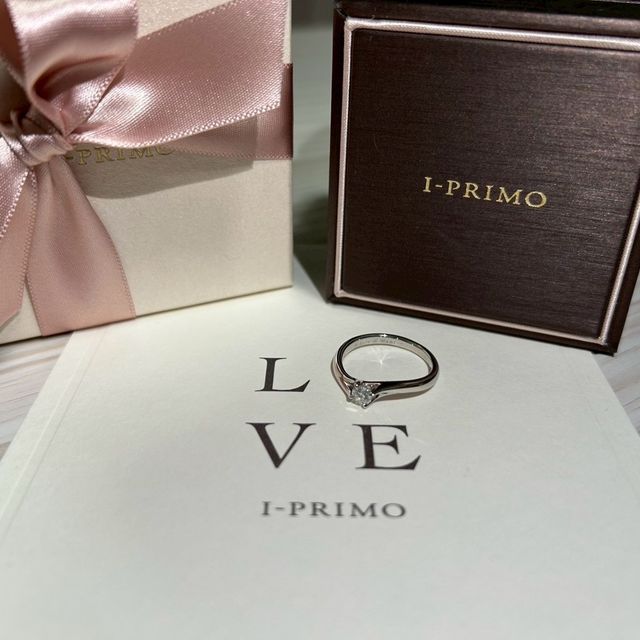 【アイプリモ(I-PRIMO)の口コミ】 指輪にヴェーブがかかっており、着け心地が良く、指が細く見える。
かなり…