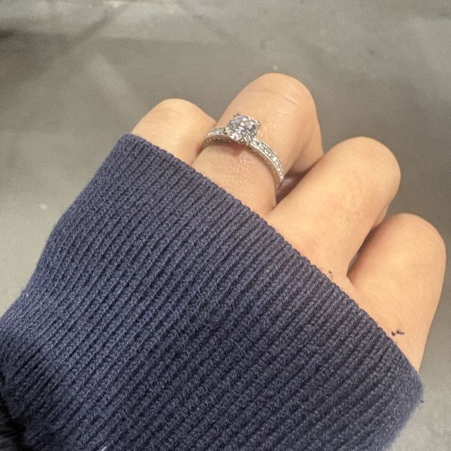 【ケイウノ ブライダル(K.UNO BRIDAL)の口コミ】 ダイヤのみをプレゼントしてもらったため、
それを使用したセミオーダーが…