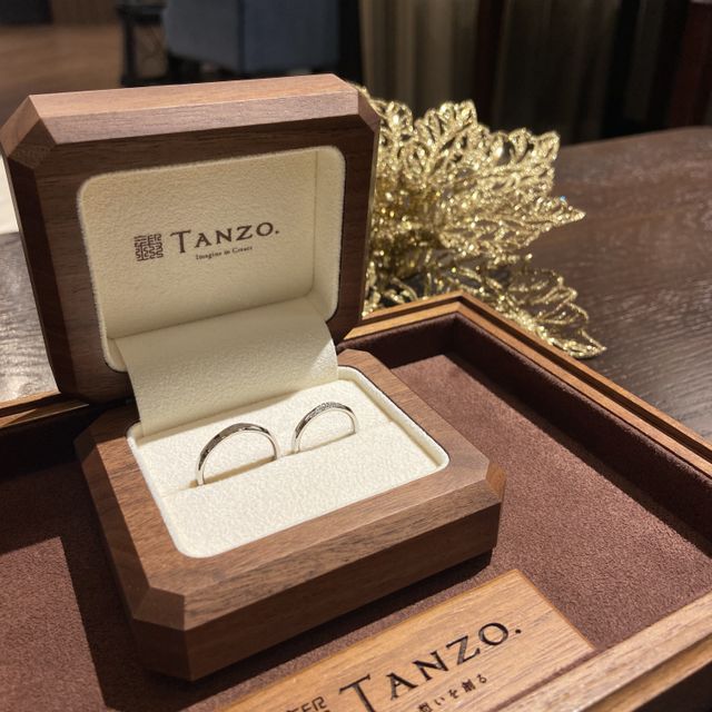 【TANZO.(鍛造指輪)の口コミ】 他の指輪と比較して指にはめる時のひっかかりを感じにくく、なによりもつ…