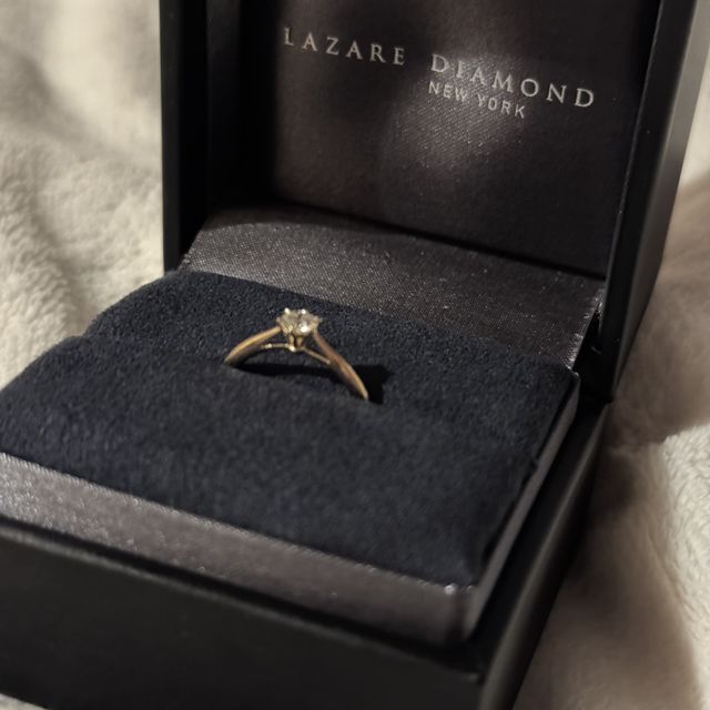 【ラザール ダイヤモンド(LAZARE DIAMOND)の口コミ】 『ダイヤモンドの形を上から見るのではなく、自分から見たときに形が綺麗…
