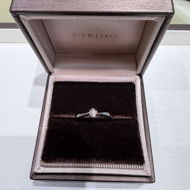 【アイプリモ(I-PRIMO)の口コミ】 デザインはシンプルなものを選び重ねづけしても指がギラギラしすぎないも…
