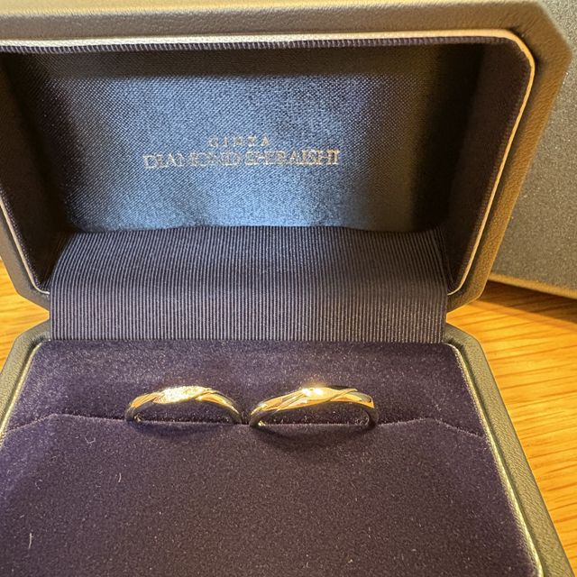 【銀座ダイヤモンドシライシの口コミ】 なんと言ってもプラチナとダイヤの輝きが素晴らしいところです。他のブラ…