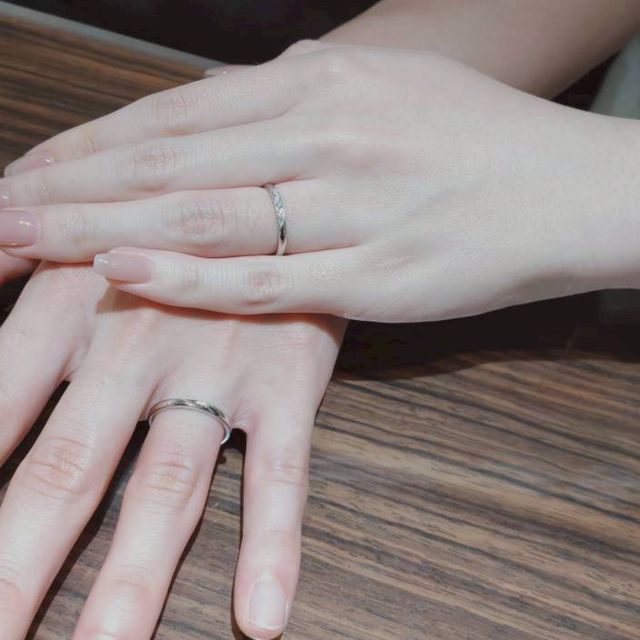 【AMATSU(アマツ)の口コミ】 いろんな指輪を試着してどれがいいか2人で悩みながら探してました。見れば…