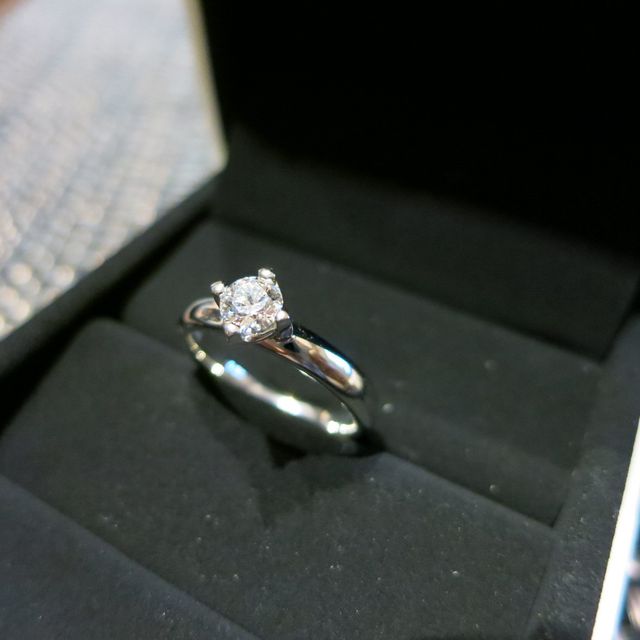 【FOREVERMARK(フォーエバーマーク)の口コミ】 シンプルで飽きがこなそうなのと、アームが少し太めなので、年齢を重ねて…