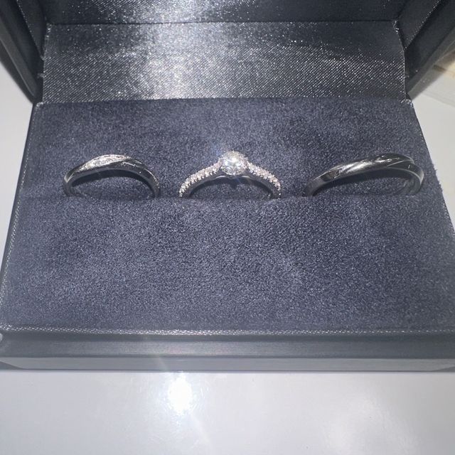 【ラザール ダイヤモンド(LAZARE DIAMOND)の口コミ】 結婚指輪はつけ続けるものなので邪魔にならないよう、又流行で流れていか…