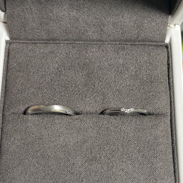 【TOWA(永遠)の口コミ】 シンプルなデザインですが、細めのV字でダイヤのさりげなさが気に入ってい…