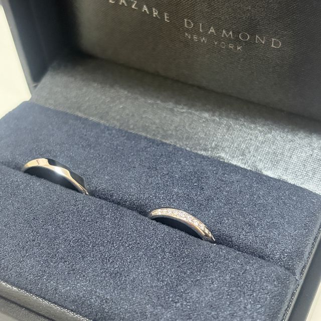 【ラザール ダイヤモンド(LAZARE DIAMOND)の口コミ】 ダイヤの輝きはありつつも、シンプルで指に馴染みやすみデザインだと思い…
