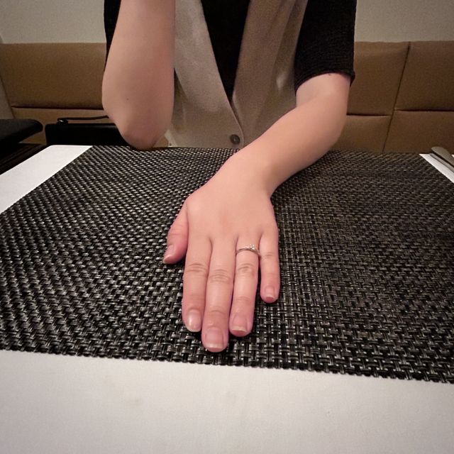 【アイプリモ(I-PRIMO)の口コミ】 王道なデザインでありつつ、可愛いらしさもある指輪だと思います　また指…