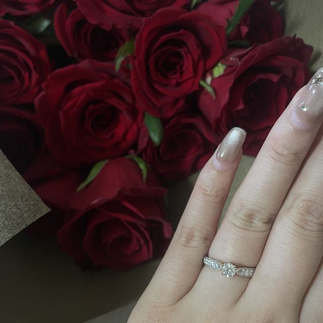 【エクセルコダイヤモンド(EXELCO DIAMOND)の口コミ】 ミル打ちという特殊なデザインに惹かれました。人と被るがなく、婚約指輪…