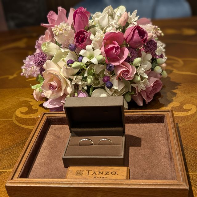 【TANZO.(鍛造指輪)の口コミ】 指輪のデザインや素材はかなり選べます。自分たちは既存のデザインを元に…