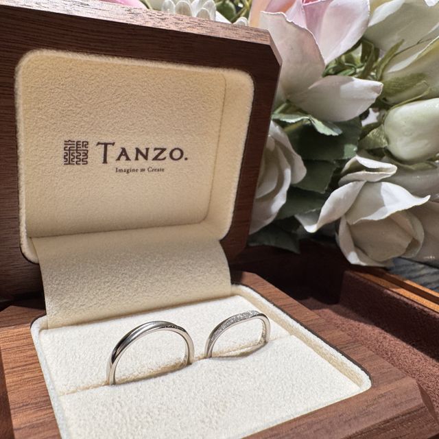 【TANZO.(鍛造指輪)の口コミ】 プラチナの素材を選び、えぐり加工をしてえぐり部分にマッド加工をしても…