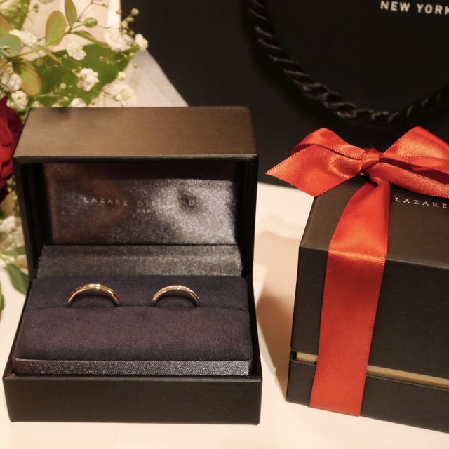 【ラザール ダイヤモンド(LAZARE DIAMOND)の口コミ】 ハーフエタニティなのですが、真ん中一粒のダイヤモンドのサイズだけ少し…