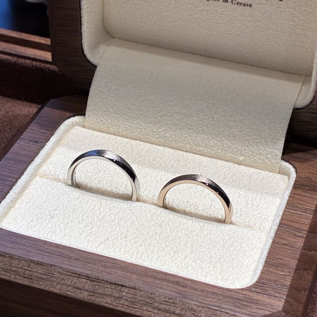 【TANZO.(鍛造指輪)の口コミ】 マット加工を追加して落ち着いた雰囲気の指輪に仕上げていただきました。
…