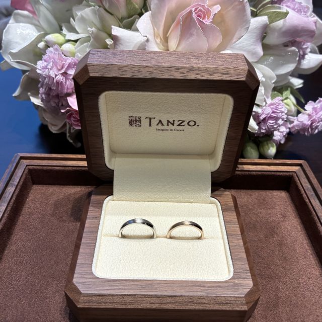 【TANZO.(鍛造指輪)の口コミ】 オリジナルカラーのコーラルゴールドが肌馴染みがよく最高です。鏡面も綺…