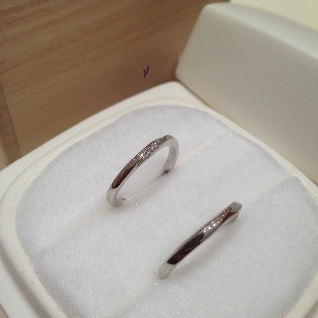 【俄(にわか)の口コミ】 二人とも普段指輪を付けないタイプなので、つけているという存在感があま…