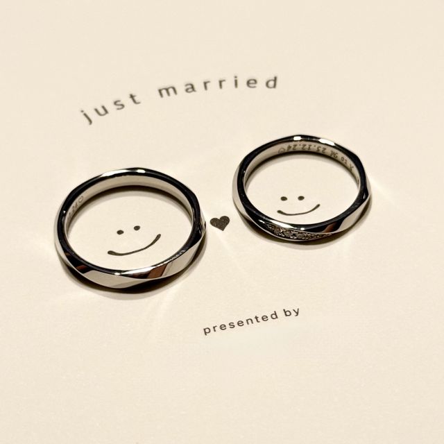 【アイプリモ(I-PRIMO)の口コミ】 彼の手には華奢な細い指輪はどうしても馴染まず、何店舗も足を運んで実際…