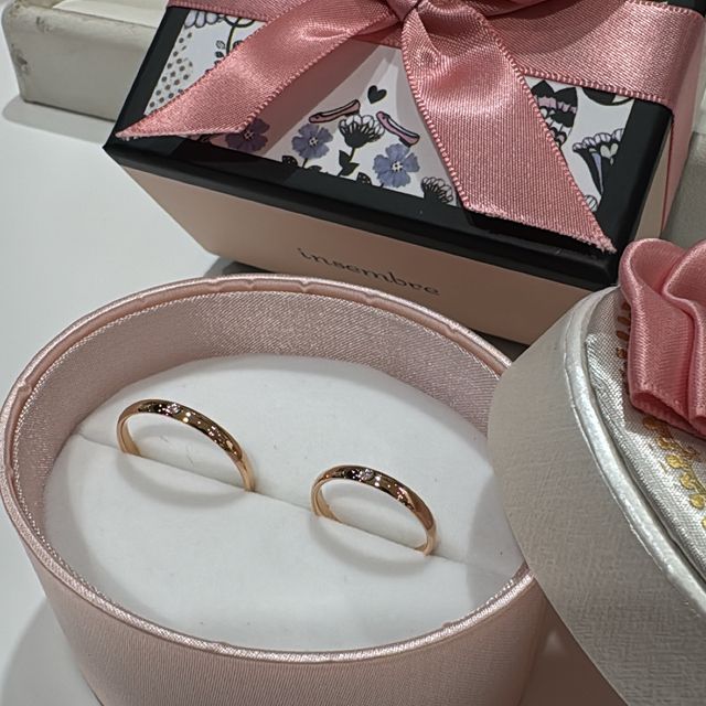 【insembre(インセンブレ)の口コミ】 ピンクゴールドの指輪にしました。男性側も女性側もダイヤが入っています…