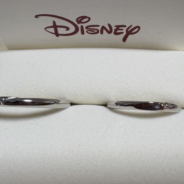 【ケイウノ ブライダル(K.UNO BRIDAL)の口コミ】 ディズニーデザインですが、そこまで派手ではないので、大人でも着けやす…