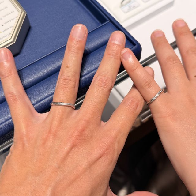 【銀座ダイヤモンドシライシの口コミ】 シンプルさとゴージャスさをバランス良く取り入れたデザインであるためと…
